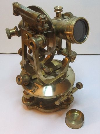 théodolite Appareil de navigation estimé à 1200€